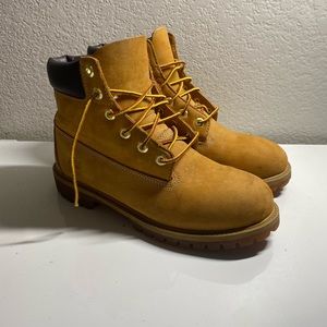 Timberland 6-Inch waterproof boot wheat Sz 6(Kids)